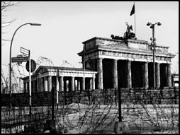 timeline-brandenburggate1961